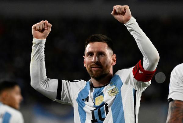 Lionel Messi si ritira volontariamente dalla partita con l'Argentina per la prima volta